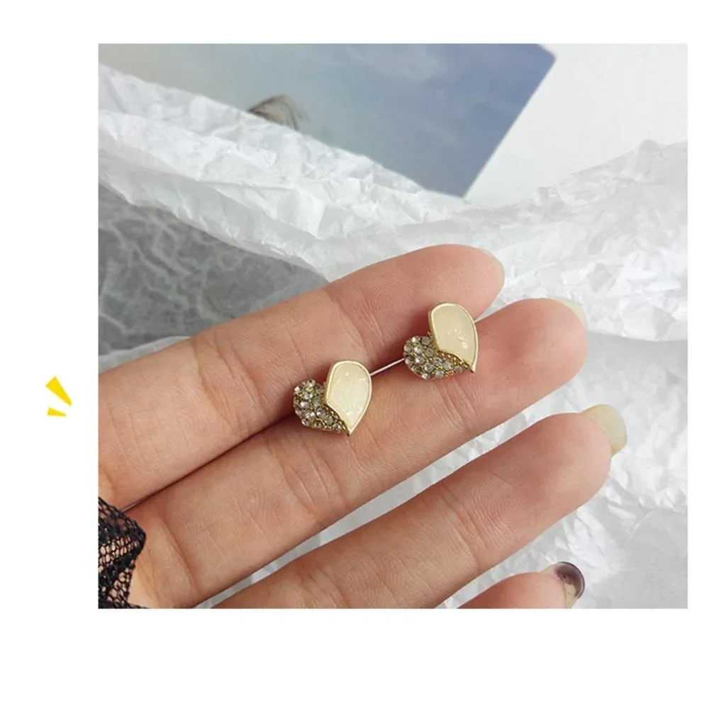 💙Unique Rhinestone Shell Hearts Stud Earrings - Picture 3 of 11